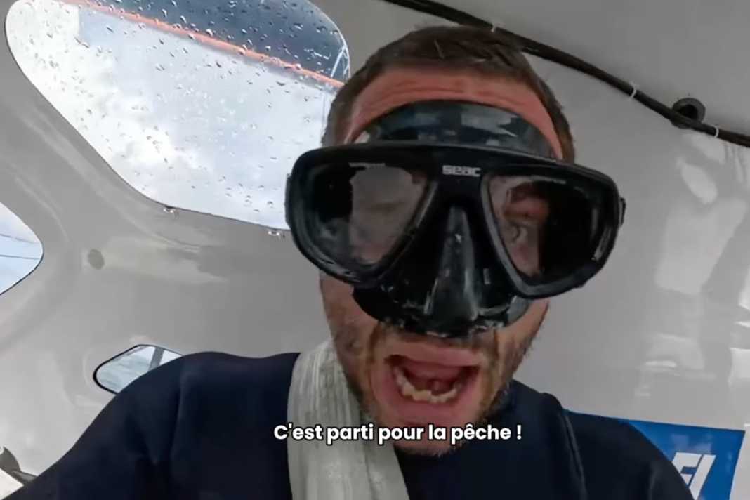 Ambrogio Beccaria muss im Nordatlantik etwa acht Kilometer vor der irischen Küste tauchen, um den Kiel von "Allagrande Mapei" von Fischerausrüstung zu befreien.