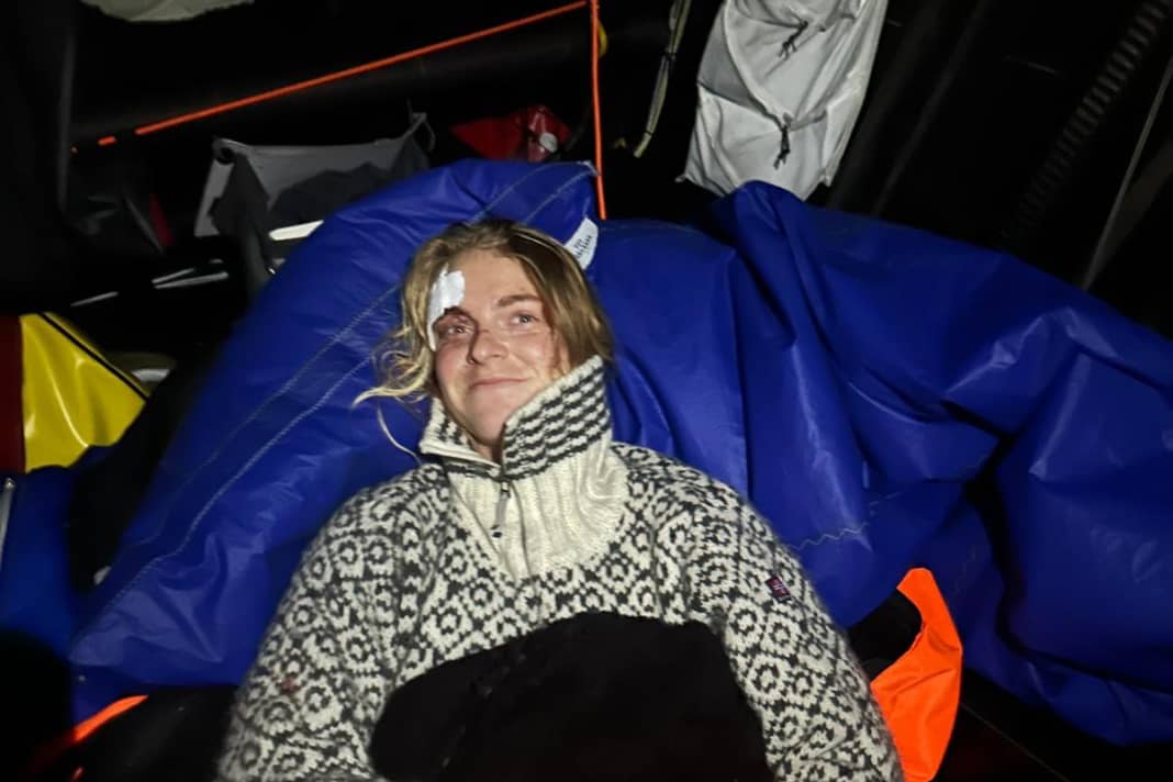 Mit Gehirnerschütterung und Platzwunde am Sonntagabend in möglichst ruhiger Lage an Bord von "Malizia – Seaexploer": Rosalin Kuiper nach ihrem schweren Sturz aus der Koje
