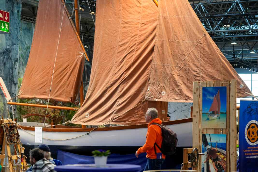 Traditioneller Segelkutter auf der Classic-Forum auf der Messe boot in Düsseldorf.