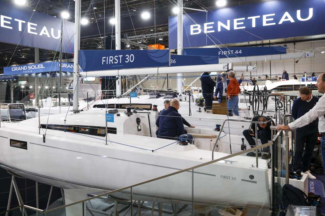 Le First 30 est devenu la star cachée du salon. Beaucoup ont voulu voir le petit bolide de Bénéteau.