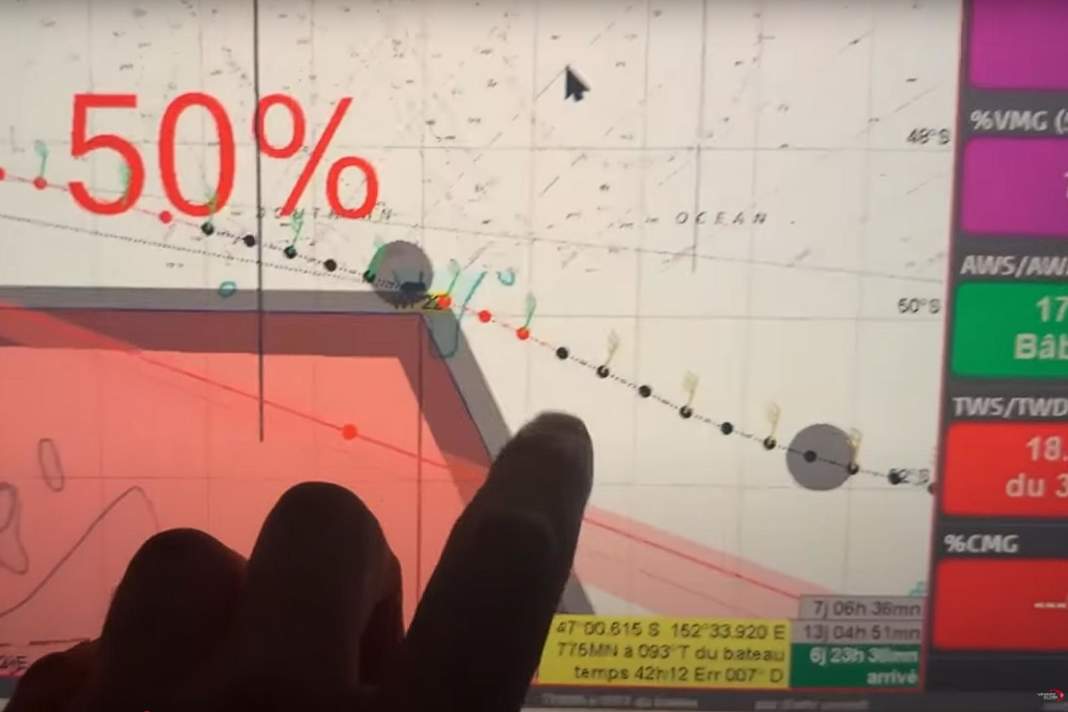 Boris zeigt auf seinem Bildschirm, von wo an es ab Montag zwei Tage lang haarig wird