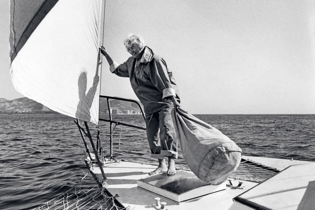 Sail changes on the trimaran took place in a hurry because the ship quickly ran out of control without an autopilot