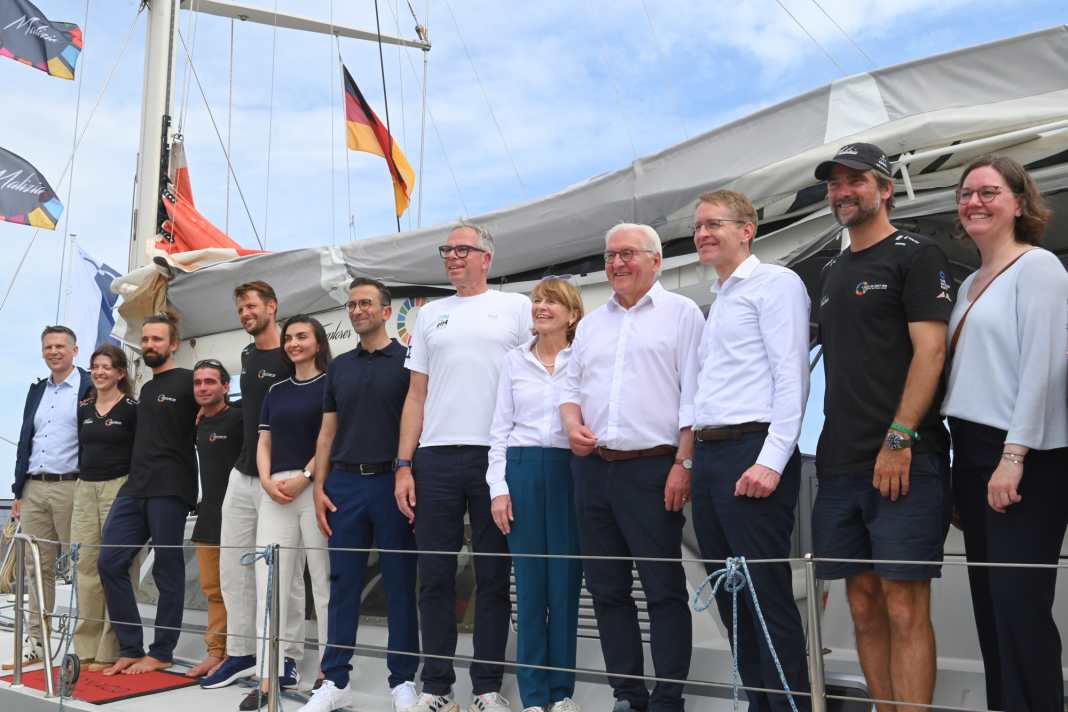 Il 20 giugno 2026, in occasione dell'inaugurazione della Kieler Woche, il presidente federale Frank-Walter Steinmeier ha visitato il capoluogo dello Stato federale e ha incontrato, tra gli altri, Boris Herrmann.