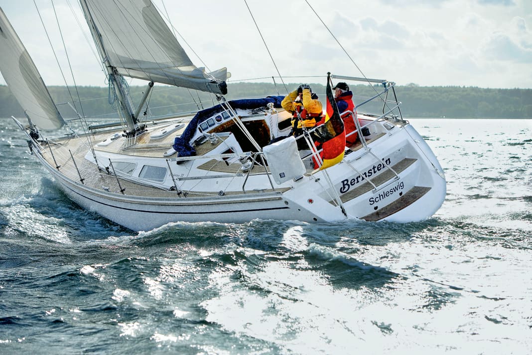 Comfortina 35: Has been on the market since 1994 and is still being built. Test YACHT 23/1994