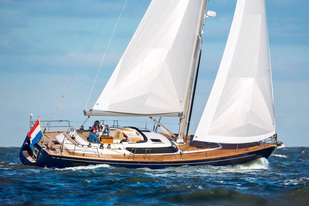 Contest 50 CS: Dank eines modernisierten Decks und hübscher Linien wirkt die viel gefragte Mittelcockpityacht aus Holland noch immer aktuell. Der Ausbau ist makellos, die Aufteilung sehr variantenreich