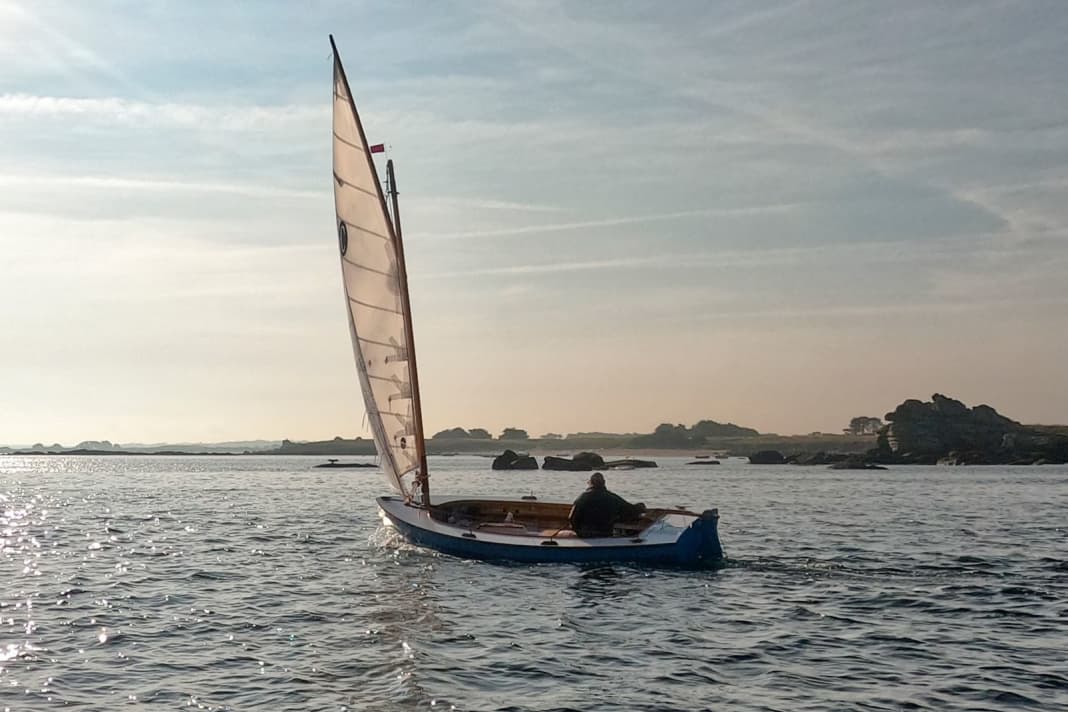Die Creizic ist ein Selbstbau-Daysailer zum Segeln, Rudern und Campen
