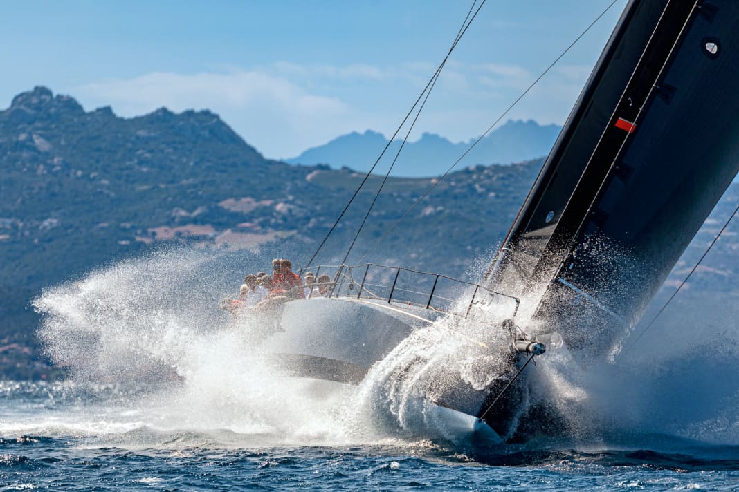 Potenza pura. La pesca è la disciplina di punta del ClubSwan 80. 25 nodi di velocità e oltre sono facilmente raggiungibili.