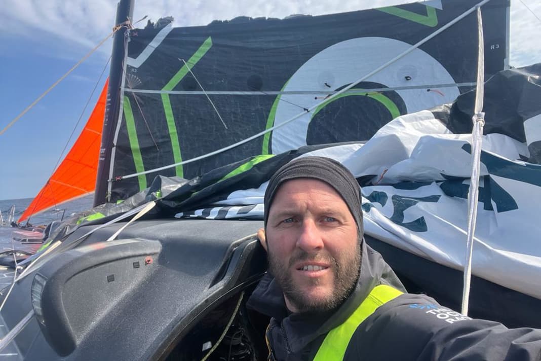 "Guyot" co-skipper Robert Stanjek in front of the emergency rig with spritsail and storm jib