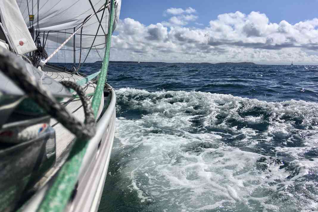 Registering as a DSV cruising sailor offers numerous advantages, such as detailed cruising advice