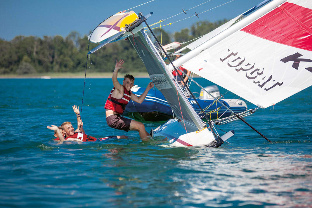 Cours de vacances à l'école de yacht du lac de Chiem de la fédération allemande de sports nautiques Hansa. L'hébergement fait partie de l'offre