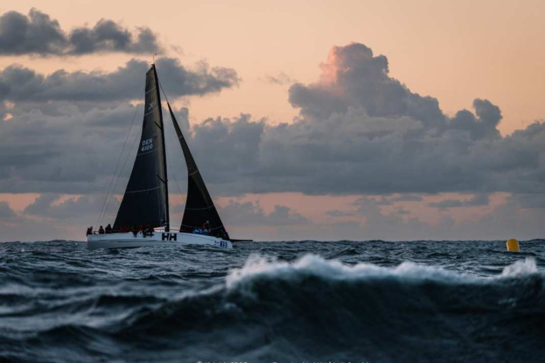 Erik Stannows dänische XR-41 "Dixi 5" ist mit starker deutscher Crew im Rennen und hat die Auftaktlangstrecke der ORC-EM in Klaipėda gewonnen.