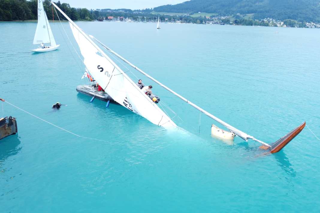 C'est une image spectaculaire, alors que "Bibelot II" s'approche de plus en plus de la surface de l'eau.
