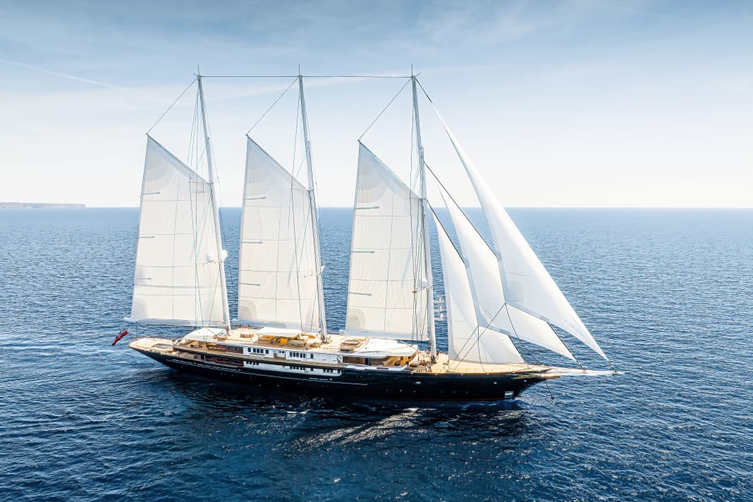 Test run off Mallorca: The crew of the 125 metre long steel-aluminium schooner set three gaff mainsails as well as jib, jib and yankee