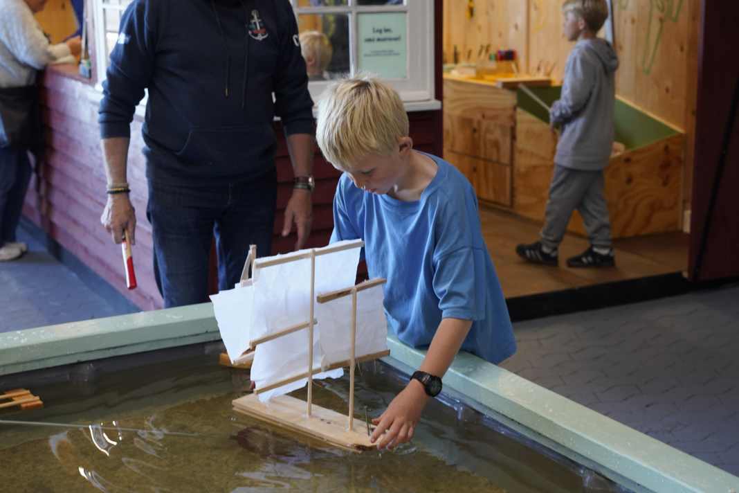 Hands-on maritime history: in the new exhibition, children can build their own boats and launch them.