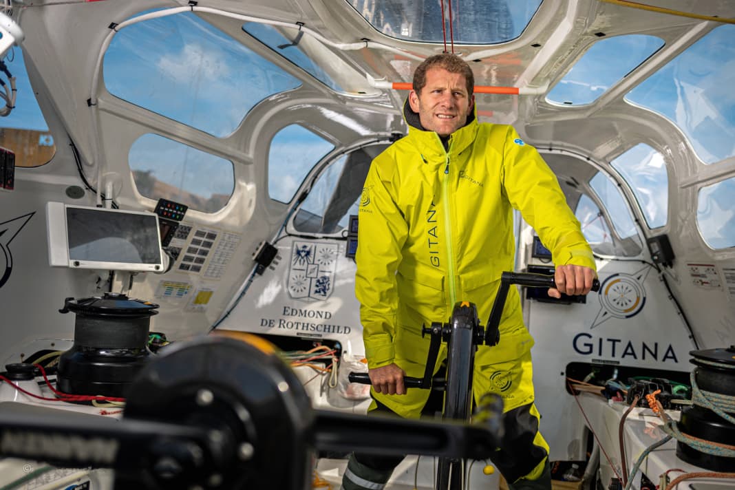 Charles Caudrelier im Cockpit seiner "Edmond de Rothschild"