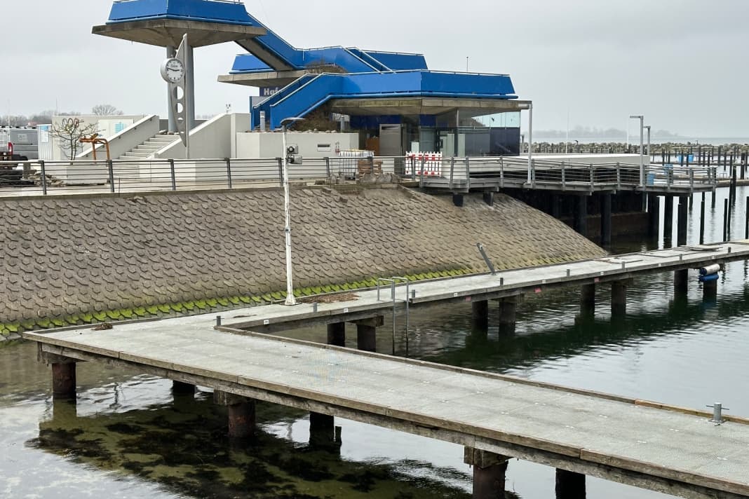 The jetty at the harbour master's building is already up again