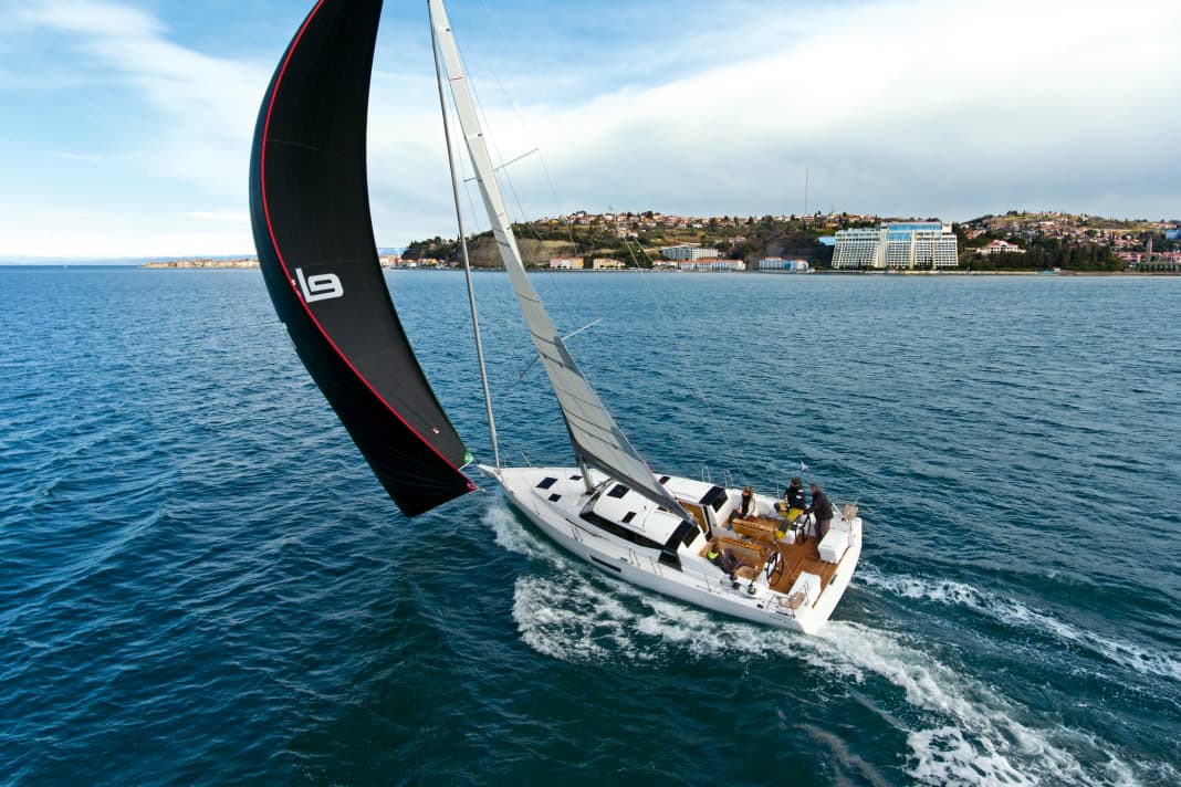 Maximum utilisation: plenty of space in the cockpit, lots of volume below deck. The GT5 offers more than its size suggests