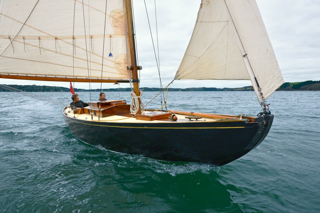Pendant des décennies, elle a vécu sur la côte écossaise. Aujourd'hui, on peut voir Elrhuna plus souvent sur les eaux de Cornouailles.