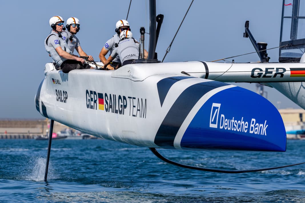 Erik Heil et l'équipe Germany SailGP en action au large d'Abu Dhabi