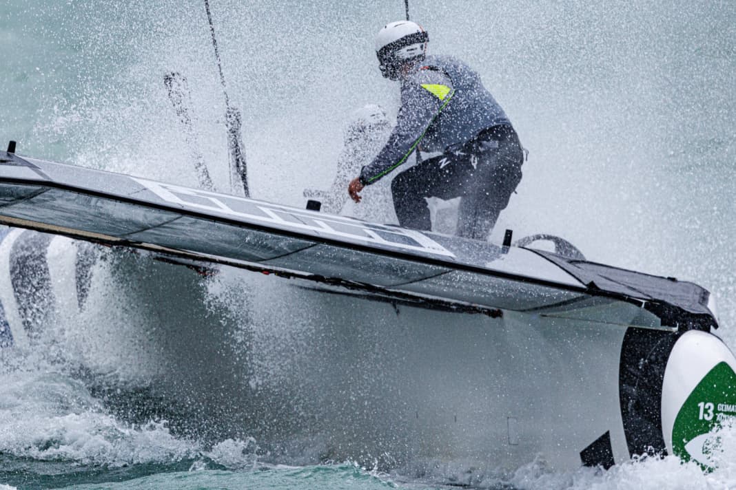 Il pilota Erik Heil è alla guida della squadra tedesca SailGP di Sebastian Vettel