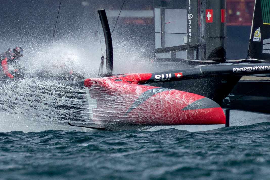 Il team svizzero SailGP di Sébastian Schneiter naviga verso la prima di casa il prossimo fine settimana (20/21 settembre). Tuttavia, è improbabile che ci sia tanto vento come in questa frenetica regata sul lago di Ginevra.