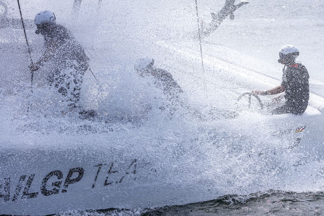 Lors d'un "nosedive" dans des conditions de pression : Erik Heil à la barre du catamaran allemand F50 en SailGP
