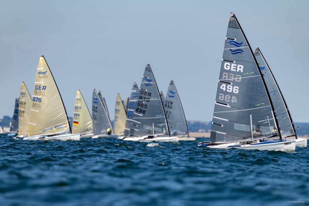 Die Finn-Segler bei der 136. Travemünder Woche.