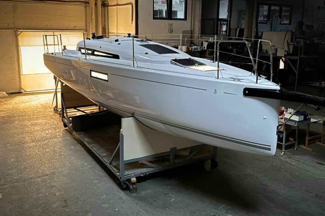 Fertig zum Verladen. Heute Früh ging der Messestar von Beneteau auf die Reise von Slowenien nach Düsseldorf