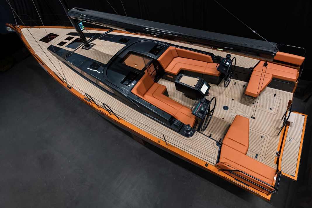 Version Med : à l'arrière, le cockpit reste ouvert. Les sièges pour le barreur sont coulissants dans le sens de la longueur.