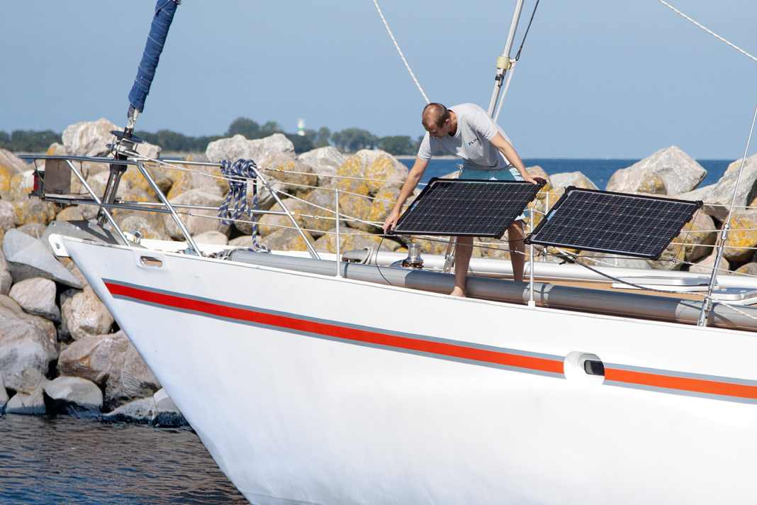 The solar modules can be orientated towards the sun for maximum output.