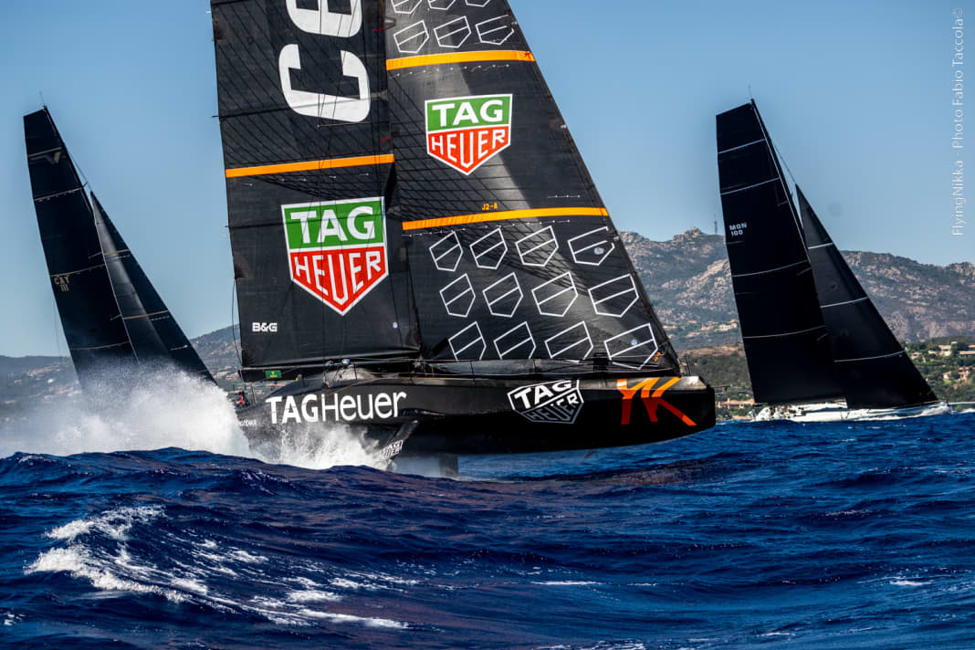„Flying Nikka“ hatte mit den Wellen zu kämpfen, kam aber ohne Maleschen ins Ziel – erwartungsgemäß als erste Yacht aus der Gruppe Maxi A