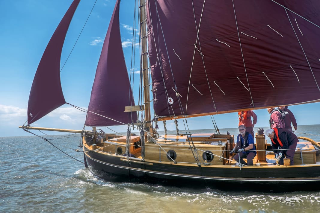 Almost like in the old days: the "Forelle" under sail in the Schleswig-Holstein Wadden Sea