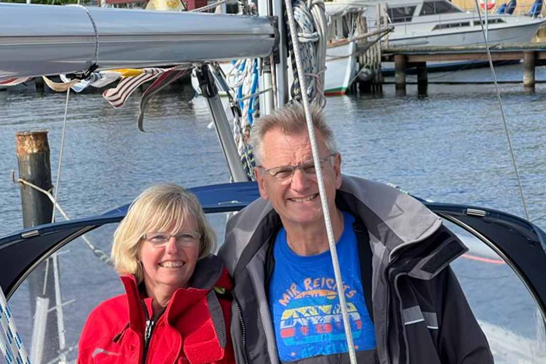 Das Ehepaar Gunda und NOrbert Pietsch an Bord ihrer Moody 38 "Andiamo", Heimathafen Marina Toft im dänischen Gråsten.