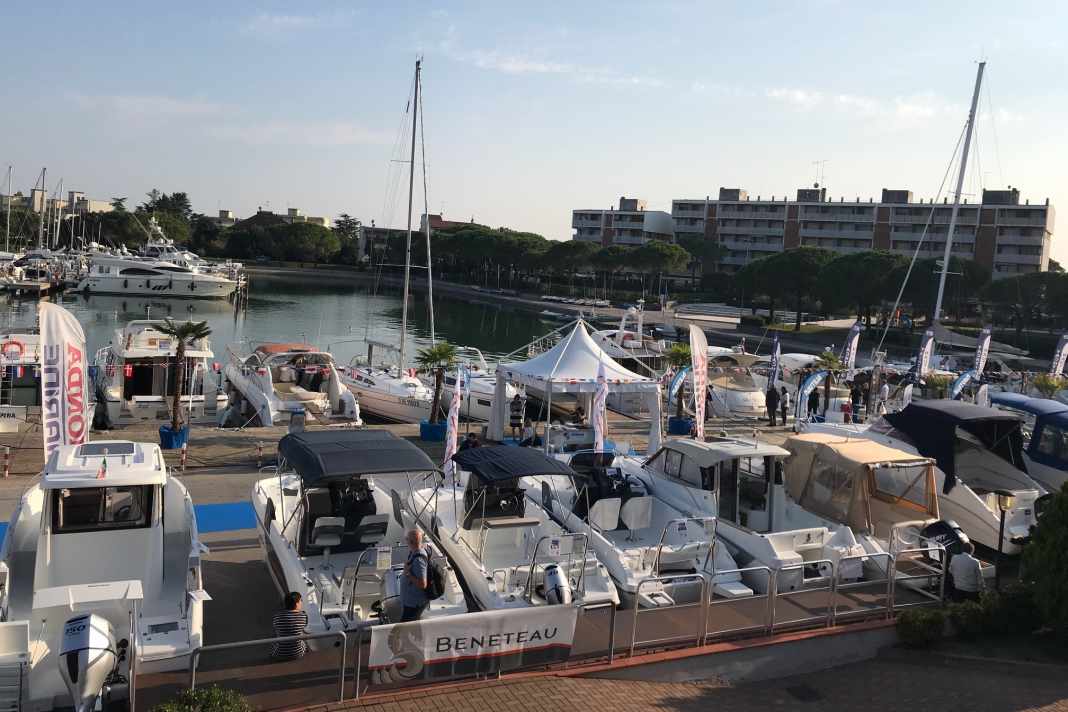 Il salone Nautilia offre barche usate a terra.