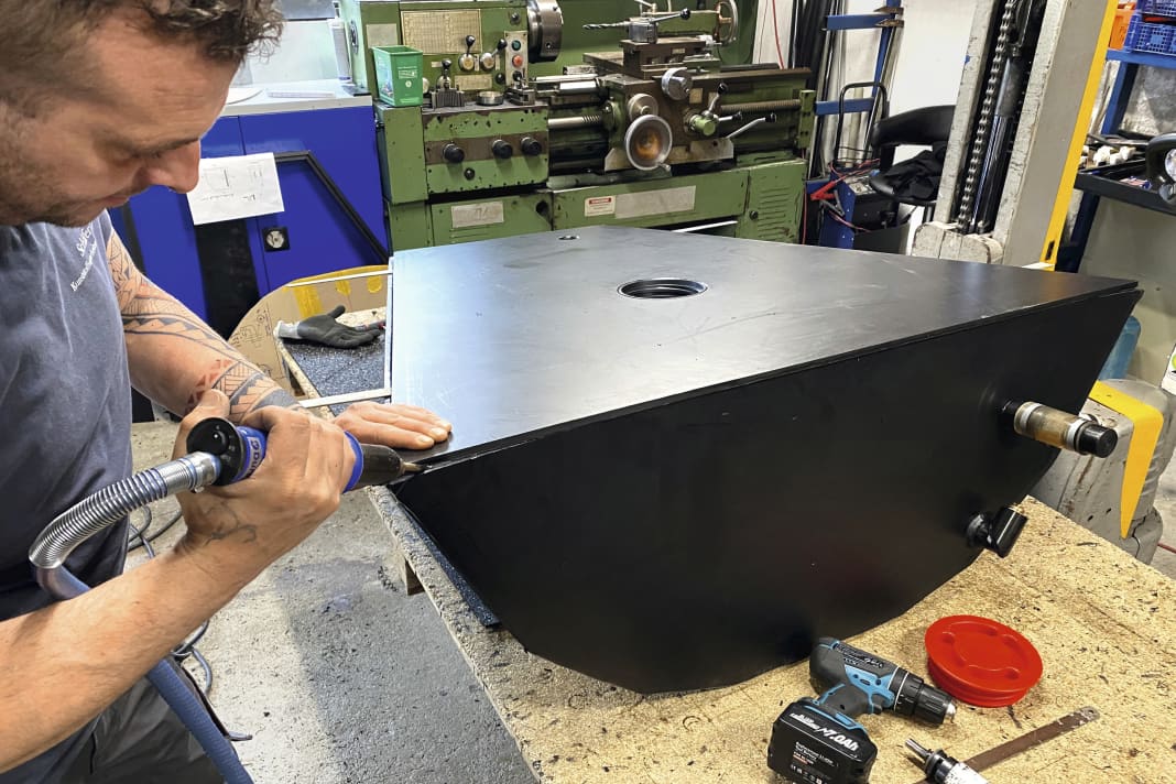 Welding of a plastic tank that was precisely adapted to the foredeck of a 36-foot yacht