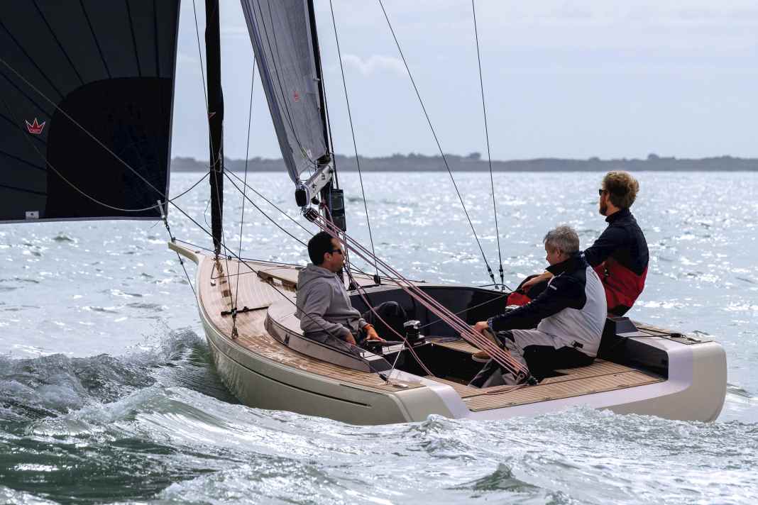 Conçu uniquement pour les coups courts. Le franc-bord est très bas et le cockpit peu protégé.