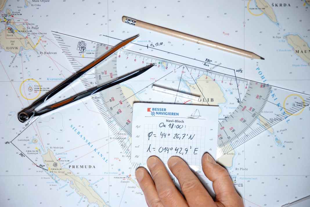 Der Kartenkurs ist Grundlage für die Berechnung des zu steuernden Kurses und den unterwegs vom Navigator mitgekoppelten Ort