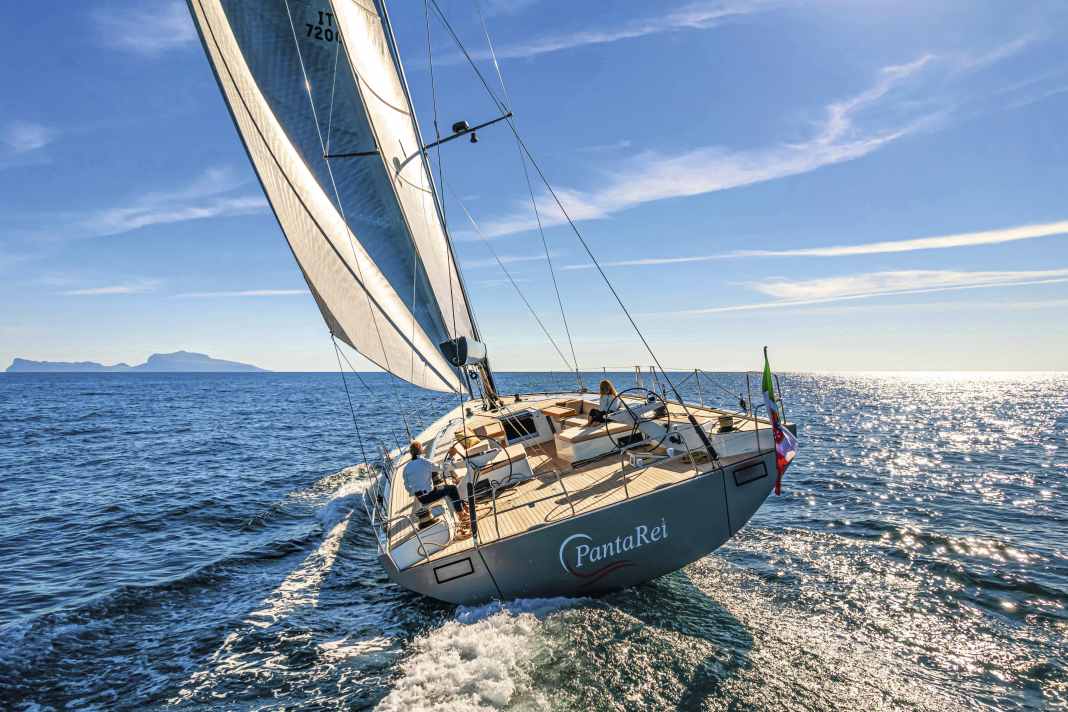 La poppa Polli: l'omonimo progettista italiano è noto per i suoi progetti espansivi, larghi in alto e stretti in basso, ma con una sola pala del timone.