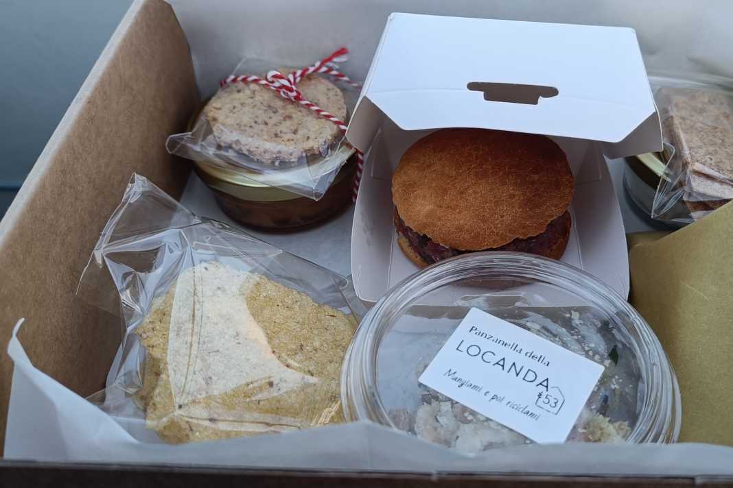 A culinary event in the form of a luxurious packed lunch from ‘Locanda 53’ on board a sailing yacht from Gardaseecharter
