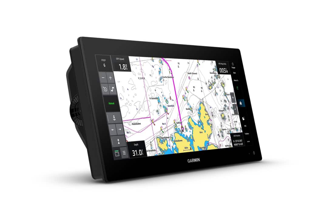 The installation height corresponds to a 9-inch device. However, there is much more space on the display for data overlays or sail displays