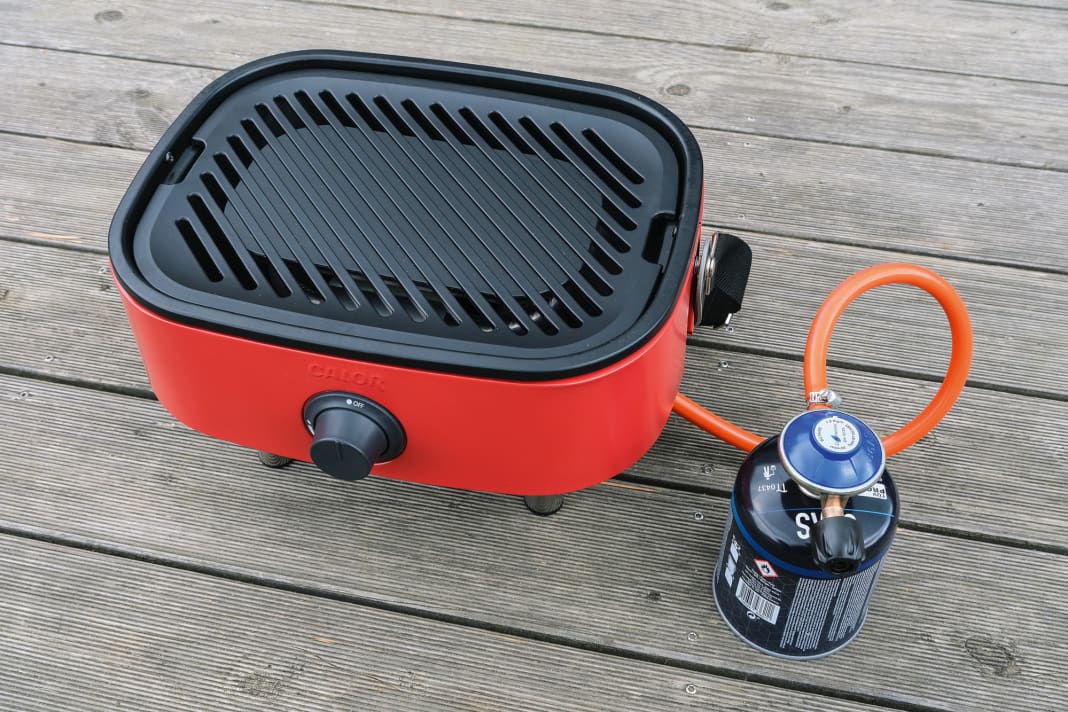 Barbecue portable avec une planche à découper pratique.