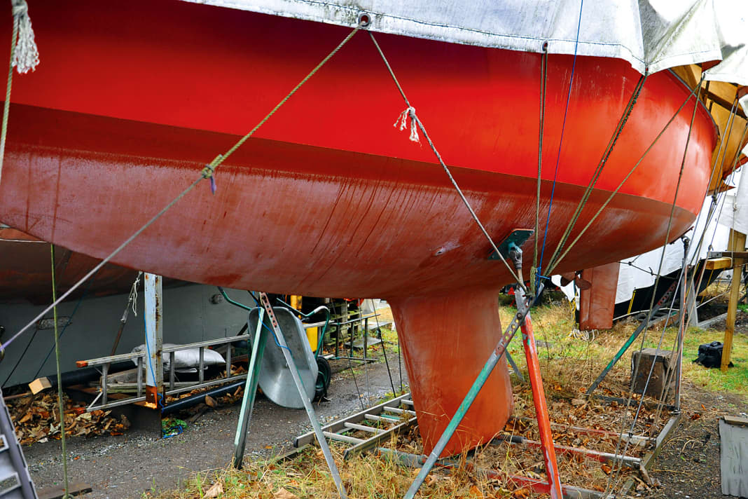 Frighteningly delicate: the supports are too thin and their fixation is questionable