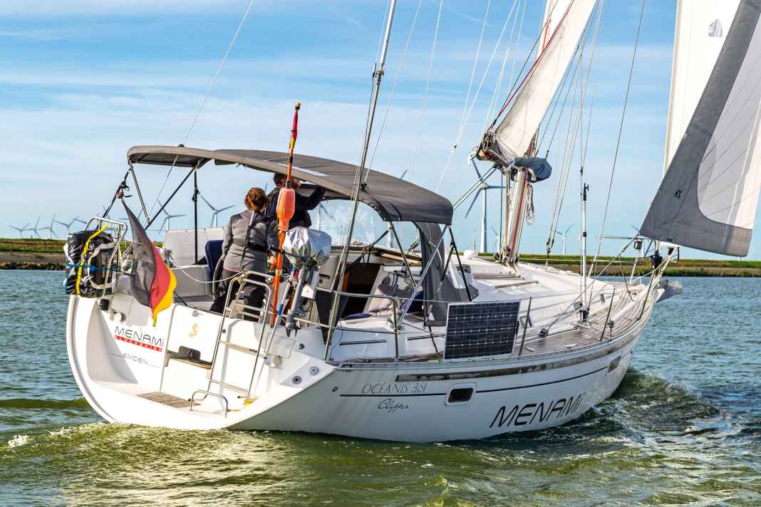Anders als aktuelle Risse schnürt die Oceanis achtern ein. Das merkt man an den Kojen
