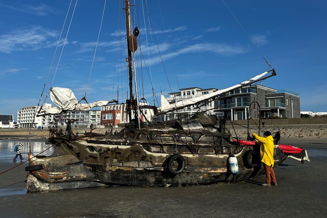 The ghost ship was washed up on the west beach of Norderney almost a fortnight ago