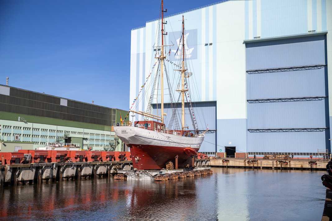 The historic training sailing ship "Greif" was relaunched in Stralsund on Thursday after three years of refurbishment.