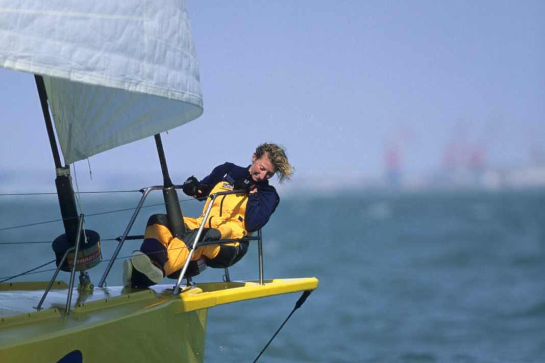 Chatherine Chabaud au sommet de sa carrière de navigatrice professionnelle à la proue du "Whirlpool-Europe 2"...