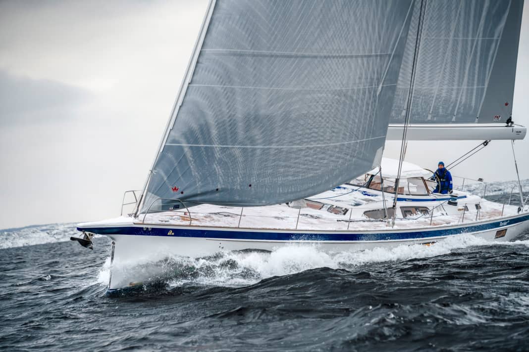 21 Meter lang, knapp sechs Meter breit und nicht weniger als 46 Tonnen schwer: Die neue Hallberg-Rassy 69 ist eine Yacht der absoluten Superlative