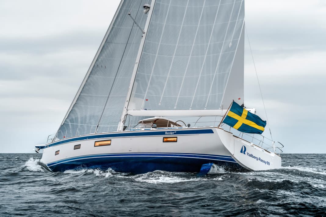 Mât enrouleur en carbone de Selden et voiles Epex parfaitement profilées d'Elvström, le HR 69 se porte à merveille.