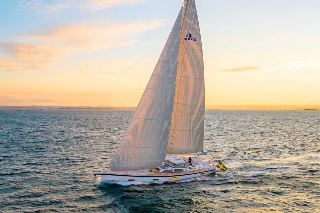 Die Hallberg-Rassy 69 ist die größte jemals von der schwedischen Traditionswerft in Ellös gebaute Yacht und wird auch das größte Schiff auf der Messe boot Düsseldorf sein