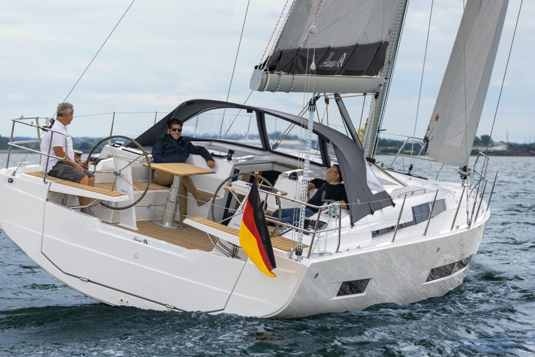 Mit einer Breite von knapp 4,30 Metern setzt die Hanse 410 die neuen Volumen- Standards in ihrer Klasse